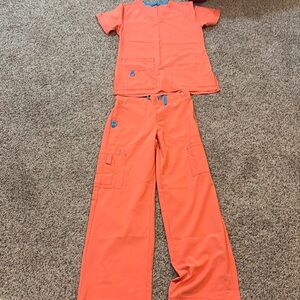Almost brand new set of Carhartt scrubs, bright peach for spring